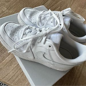 Nike Air Force 1 LE sneakers size 2